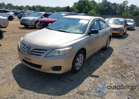 2010 Toyota Camry Le z USA, uszkodzony, nr VIN 4T4BF3EK3AR010469